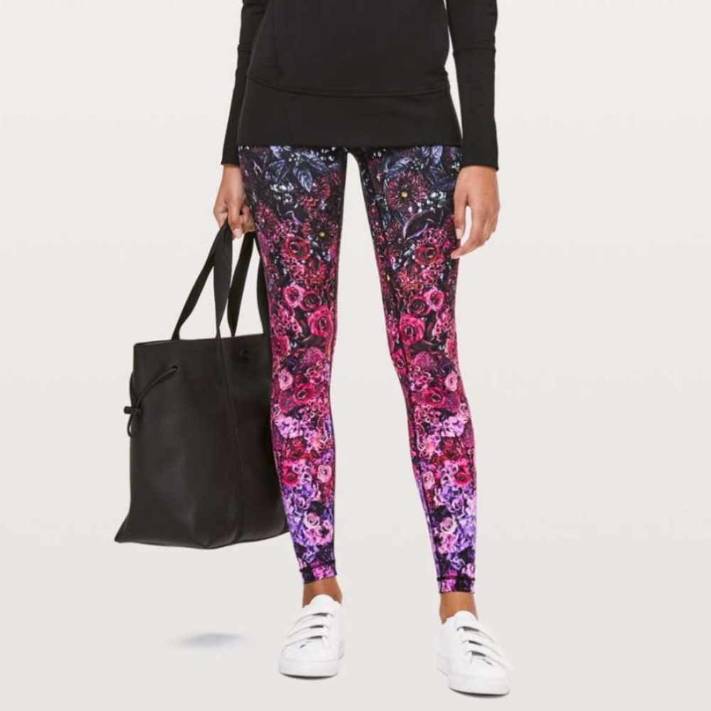 Lululemon Wunder Under High-Rise Tight *Nulux 28"
In Bloom Wunder Under. Sz 8